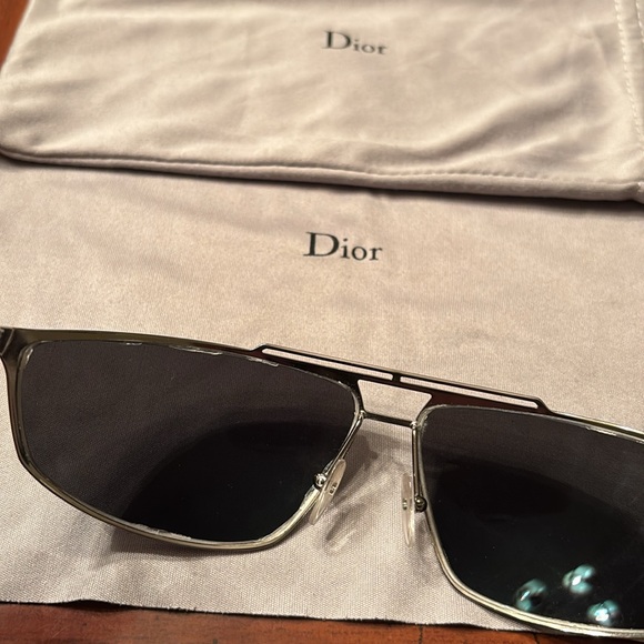 DIOR Estorile YN7KH Sunglasses, cleaning cloth, cloth pouch and case - Picture 9 of 16